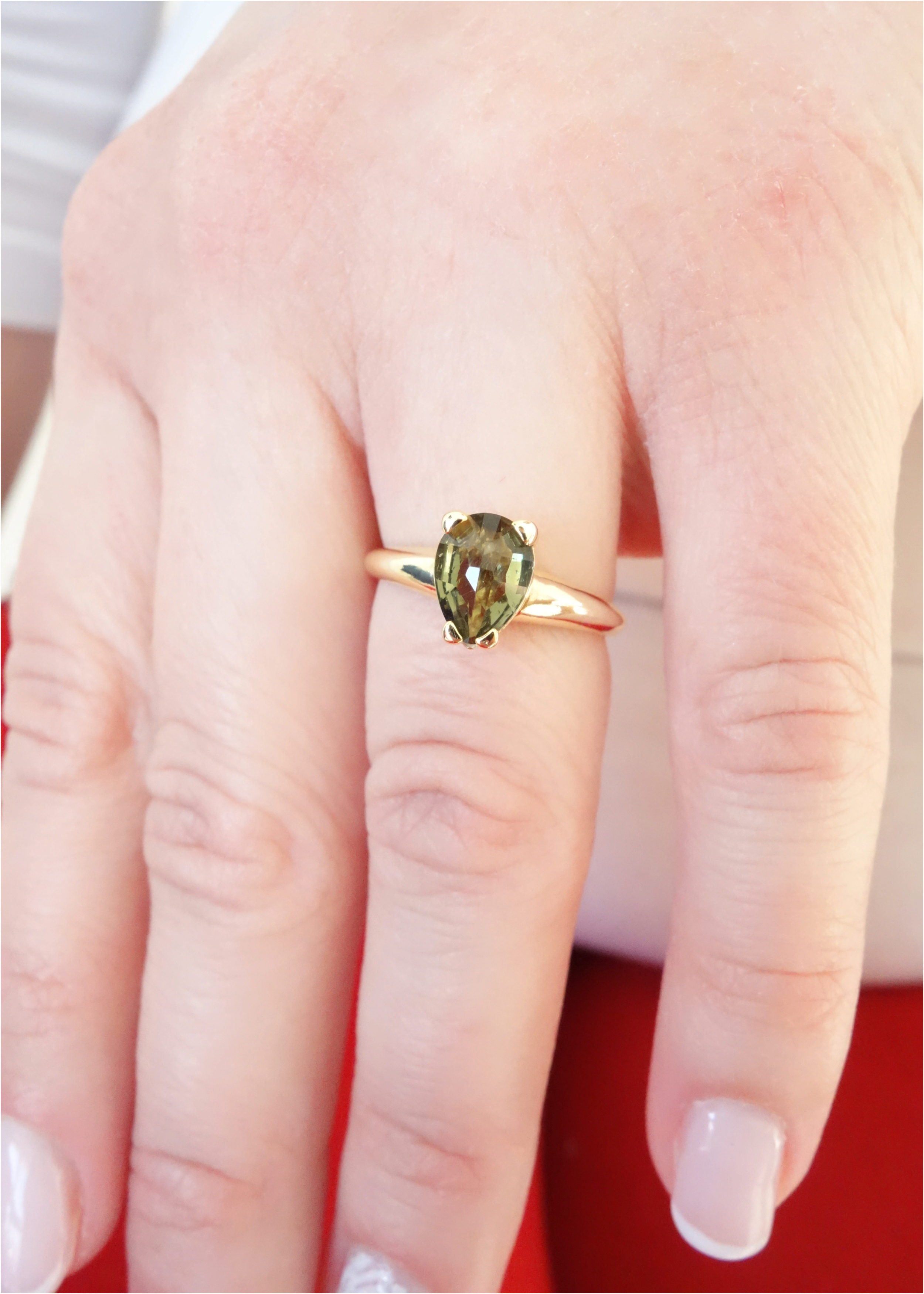 Ring green with moldavite in yellow gold buy in 💎Zlatka jewelry store